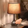 Lámpara de mesita de noche minimalista, lámpara decorativa creativa y cálida estilo nórdico, sensible al tacto, regulable, para uso en dormitorio, marco de hierro