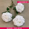 Decoração de Casamento com Flores Brancas, Peônias, Phalaenopsis, Rosas, Arranjos Florais de Teto e Arranjos Florais Pretos para o Salão de Casamento