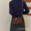 Bolso almohada retro súper popular para mujer, nuevo modelo 2026, bolso de mano y bolso cruzado, diseño de nicho, bolso de hombro con un toque de alta gama