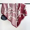Pañuelo Cuadrado Grande Estampado de Seda Sintética, Chal Francés de Alta Gama, Pañuelo de Seda Moderno y Versátil, Bufanda de Cuello Retro Literaria para Mujer