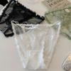 Calcinha Sexy de Renda de Cetim Francês com Fenda Alta e Cintura Baixa para Mulheres Jovens