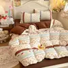 Juego de ropa de cama de cuatro piezas de terciopelo de leche engrosado de grado A con estampados de dibujos animados, que incluye una funda de edredón y una sábana bajera, adecuado para otoño e invierno, y diseñado para dormitorios estudiantiles