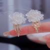 Brincos de Camélia Branca Elegantes Elegantes Brilho Diamante Brilhante Brincos com Franjas Alto Senso Nicho Flores Exquisitas Brincos com Pino de Prata