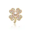 Populares en Europa y América, estos pendientes de botón de circonita cúbica de nicho para mujer presentan un diseño minimalista, estilo de aro simple y un acabado dorado, ofreciendo un look sofisticado para el uso diario.