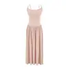 Atractivo conjunto de dos piezas con un vestido tipo camisola plisado que ciñe la cintura y un cárdigan de manga larga con lazos para mujer