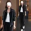 Conjunto Deportivo Casual 2026 Principios de Otoño Nuevo Estilo Moda Femenina Reductor de Edad Adelgazante Cárdigan Sudadera con Capucha Pantalones Deportivos Conjunto de Dos Piezas Negro