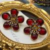 Collar de Cuentas de Cristal Estilo Palacio Retro Pendientes de Aguja Plateada Clásica Flor Set de Anillos Versátil Moda Mismo Estilo