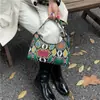 Bolsas Personalizadas para Mulheres 2025 Nova Moda Tendência Bolsa Personalizada de Nicho em Forma de Meia-Lua Bolsa Quadrada Pequena de Mão Casual com Padrão de Crocodilo