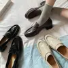 Mocasines estilo británico para mujer, zapatos de una sola pieza plisados, slip-ons retro, corte bajo, zapatos de una sola pieza con tacón grueso, tacón bajo, zapatos pequeños de cuero estilo universitario