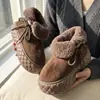 Novas botas de neve de cano alto estilo europeu e americano forradas com pele para mulheres, outono e inverno, forradas com fleece, quentes, que aumentam a altura, antiderrapantes, sapatos de algodão com cobertura total do calcanhar