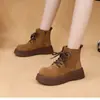 Outono e Inverno 2025 Novo Estilo Forrado com Lã Espessado Quente e à Prova de Frio Sapatos Pequenos de Algodão Retrô Bico Redondo Altura Aumentada Botas Curtas para Mulheres
