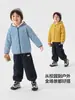 Jaqueta de inverno masculina estilo europeu, forrada com fleece e espessa para aquecer, nova coleção 2026 de roupas infantis, roupas de inverno para crianças e bebês