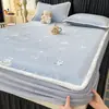 Outono e Inverno Espessado Esculpido Leite Veludo Lençóis de Cama Peça Única Forrado com Lã Cobertor de Cama Quente Veludo Coral Protetor de Colchão Conjunto de Três Peças