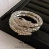 Pulseira Aberta Transfronteiriça em Forma de Serpente Ondulada Cravejada de Diamantes Moda Europeia e Americana Pulseira de Alta Qualidade Estilo Frio Personalizado Joia de Mão Exagerada