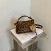Bolsa de Mão Portátil Retro Transfronteiriça Feminina 2026 Nova Moda Estampa de Leopardo Bolsa de Ombro Única Bolsa Transversal de Camurça Fosca