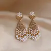 Pendientes de Perla con Zirconia en Forma de Rombo Aguja de Plata, Estilo Grandioso Europeo y Americano, Pendientes de Botón Exagerados con un Diseño Único, Pendientes de Nicho para Mujer con un Toque de Lujo