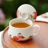 Taza de Café con Fresa Pintada de Arcilla Mineral Blanca del Fabricante, Taza de Té Exquisita, Taza de Cerámica para Latte, Vajilla para la Mesa de la Tarde, Taza