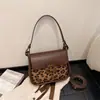Bolsos de Alta Gama y Elegantes para Mujer 2025 Nuevas Bolsas de Axila de Moda Versátil de un Solo Hombro Cruzada Pequeña Cuadrada