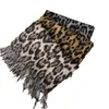 Bufanda de Leopardo para Mujer de Alta Gama Invierno Retro 2024 Nueva Versátil Cachemira Cálida Borla Europea y Americana Engrosada Chal