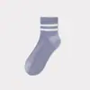 Meias esportivas de algodão leves para o verão, respiráveis, absorventes de suor, antiderrapantes, resistentes a odores para corrida, meias versáteis de cor sólida com listras, de cano médio