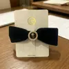 Pinza para el Cabello con Forma de Corazón y Lazo de Terciopelo Negro, Estilo Chanel, Elegante Accesorio Vintage Francés para el Cabello