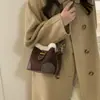 2026 Invierno Bolso de Hombro Simple de Moda de Alto Valor Bolso de Mano de Felpa Retro Casual Estilo INS Bolso Cruzado para Mujer