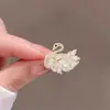 Broche Pequeño de Cisne de Cristal para Mujer, Pin Anti-Exposición de Verano, Broche Creativo Exquisito, Pin de Solapa, Decoración para Cárdigan, Lujo Ligero