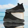 25 Novos Modelos de Sapatos de Praia e Natação em Fly-Knit para Homens e Mulheres, Slip-On Casual de Cano Baixo em Formato de Meia Esportiva, Sapatos de Praia para Homens