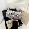 Bolso de Motocicleta de Cuero Patentado de Alta Gama de Comercio Exterior 2026 Nuevo Bolso de Hombro Único Retro Moda Europea y Americana Bolso Cruzado de Temperamento Moderno para Mujer