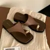 Zapatos de Mujer de Verano Nuevo Estilo Único de Nicho con Suelas Gruesas para Uso en Exteriores, Cómodos y No Cansan los Pies, Chanclas de Moda Slip-On con Hebilla Metálica
