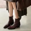 Botas Chelsea de couro bovino lavado com textura para o dia a dia Outono/Inverno 2026 salto grosso salto alto bico quadrado todas em couro genuíno botas de tornozelo para mulheres