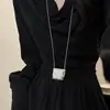 Mini bolsa pequena tecida colar feminino leve luxo nicho estilo high-end acessórios sobrepostos estilo ocidental moderno corrente longa de lã