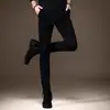 Jeans preto puro de Hong Kong para homens, nova coleção primavera/outono 2026, calça cigarette slim fit moderna, calças casuais elásticas