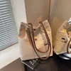 Versão Coreana Ins Nova Bolsa Tote de Desenho Animado Fofa de Alta Qualidade para Mulheres Leve para Ir ao Trabalho Compras Bolsa Transversal de Grande Capacidade