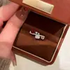 Anillo Plateado con Pedrería Color Rubí Dazzling Pigeon Blood TiTi Lujo Ligero Encaje Colorido Hueco Exquisito Temperamento Decoración de Anillo para Mujer-