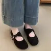 Sapatilhas Mary Jane Chuyuji estilo francês, bico redondo baixo, modelo novo outono 2025, deslumbrantes e elegantes, sapatos baixos pequenos que afinam