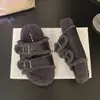 Chinelos Peludos de Lã de Cordeiro Quentes de Inverno para Mulheres, Modelo Outono 2026, Fivela de Fileira Dupla, Chinelos de Algodão com Forro de Pelúcia