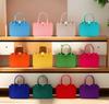 Bolsa de fieltro colorida para niños, linda bola de pelo, al por mayor, bolso de mano para fiesta de bebé, bolsa de regalo de fieltro, muñeco de dibujos animados, bola