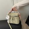 El popular bolso pequeño de este año para mujer 2025 primavera y verano nuevo estilo bandolera que combina con todo supercaliente bolso de cubo portátil para mujer