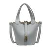 Bolso popular de este año para mujer 2025 nuevo moda coreana sentido de alta gama bolso bandolera de hombro bolso de cubo portátil de grupo pequeño
