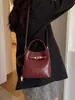 Bolso de hombro retro de nicho transfronterizo para mujer, nuevo bolso cruzado de moda otoño 2026, bolso tipo cubo tote elegante y moderno