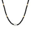 Collar de cuentas de vidrio negro con personalidad y temperamento de moda, colgante de perlas de agua dulce, joyería sexy, diseño original de nicho.