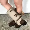 Botas Cowboy Novo Estilo com Salto Grosso 2026, Bico Quadrado, Design de Fivela, Caimento Relaxado, Estilo Feminino, Circunferência Ampla da Panturrilha, Patchwork Estilo Coreano