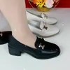 Zapatos de cuero para mujer estilo británico, nuevo modelo otoño 2026, mocasines versátiles slip-on de cuero suave con suela blanda para madres