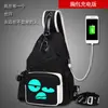 Directo de fábrica carga USB bolsa de hombro casual para hombre y mujer bolsa coreana para hombre bolsa cruzada de pecho mochila de moda bolsa de pecho