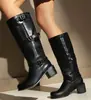 Fivela de Cinto Retrô Europeia Botas de Cavaleiro Femininas Outono Inverno Salto Grosso Botas Altas Bico Redondo Botas Longas Tamanho Grande 40-43