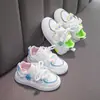 Tênis Feminino 2025 Primavera e Outono Novo Desenho Animado Coelho Couro Sola Grossa Sapatos Brancos com Velcro Tênis Esportivo Infantil