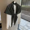 Bufanda triangular de lana pura a rayas para mujer, moda estilo coreano, versátil para otoño e invierno, se puede usar como bufanda para el cuello, capa exterior o chal grande para abrigarse