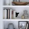 Suporte de livro metálico transfronteiriço com padrão de gato espiando espessado, clipe de livro para armazenamento de estante, suporte de mesa em forma de L para armazenamento de livros