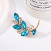 Moda creativa nueva broche de aleación con hojas de pedrería corsage de perlas de hojas azules delicadas venta al por mayor comercio exterior